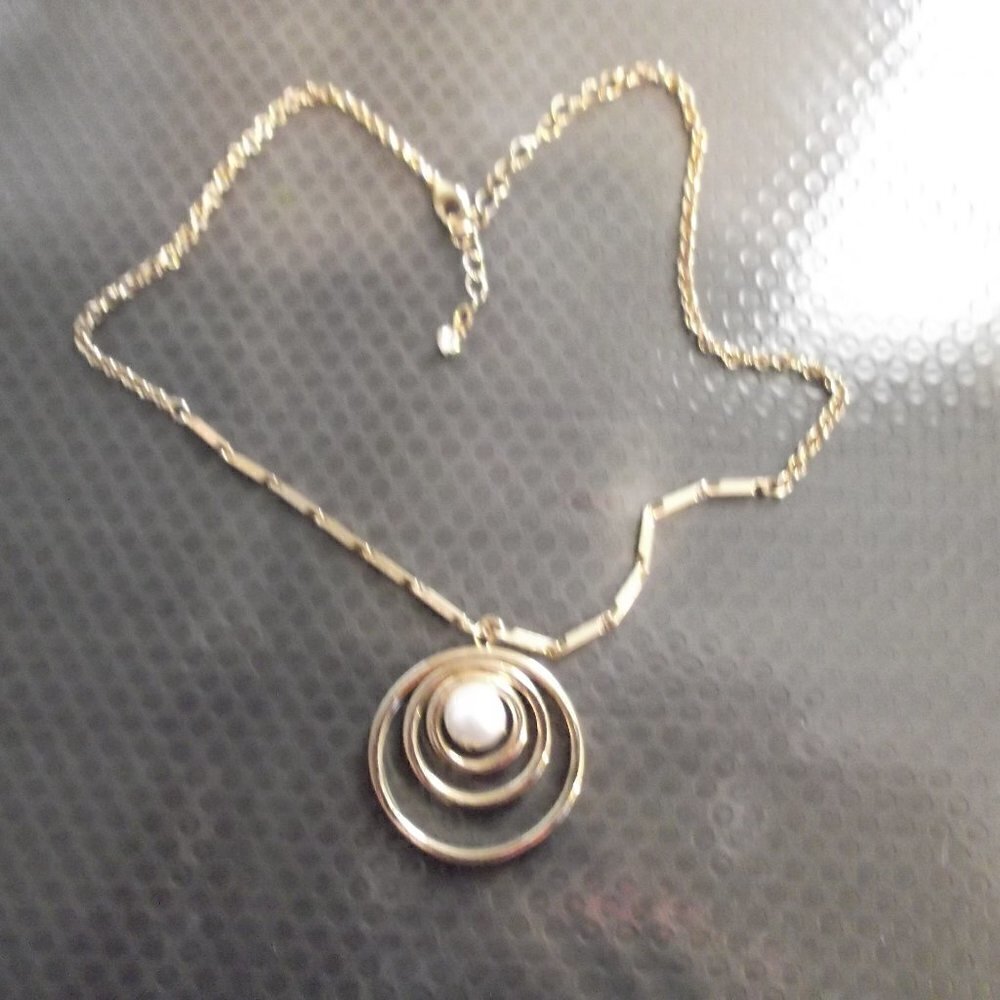 Gold Tone Necklace Triple Circle Faux Pearl 16 Inch